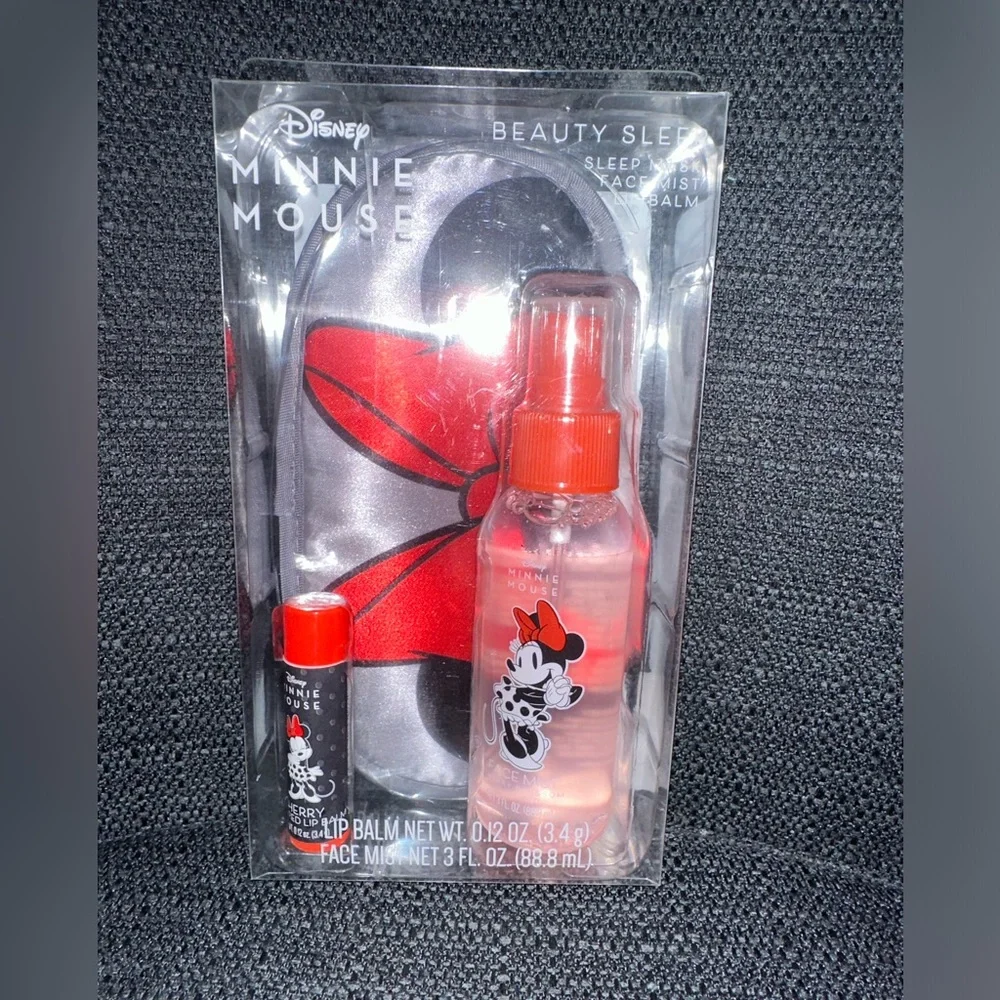 NIB Minnie Mouse Beauty Sleep Set